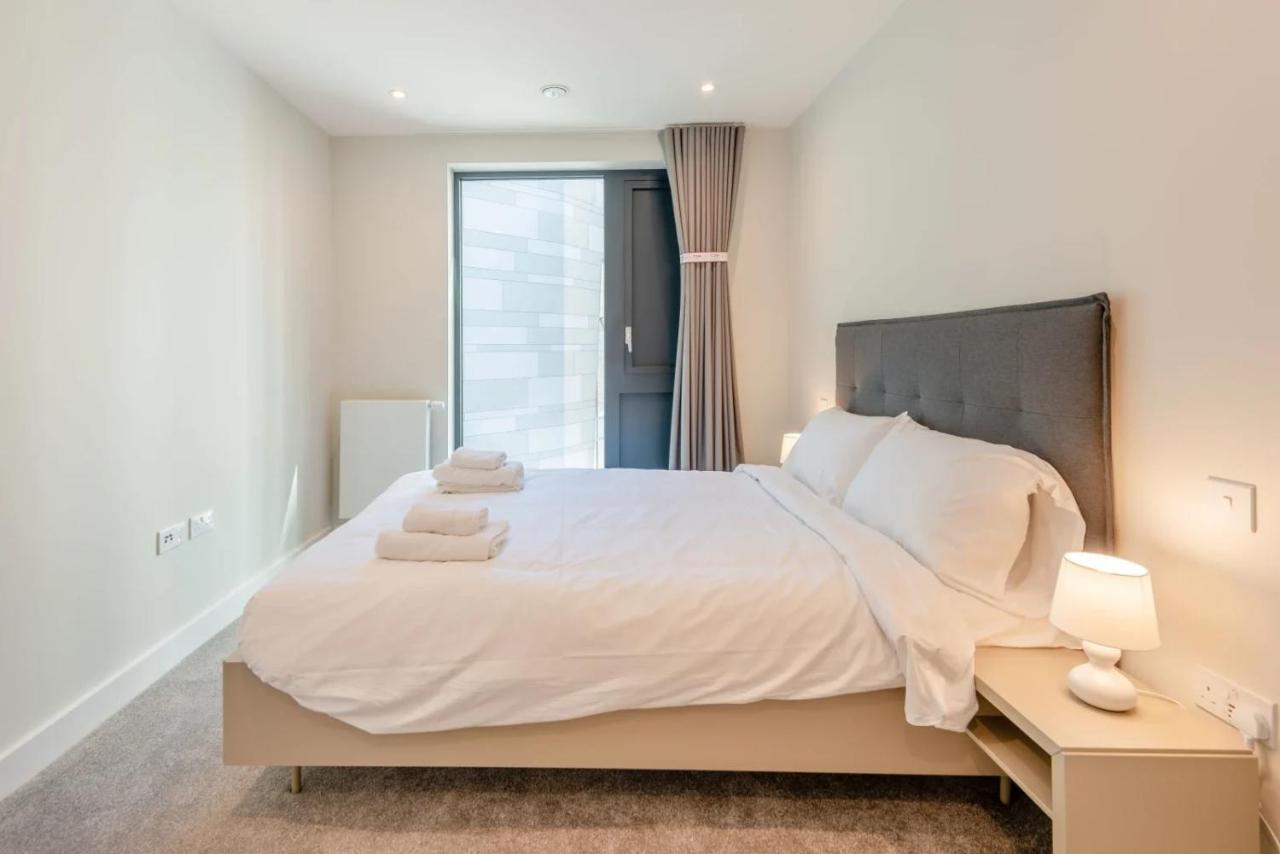 Modern Apartments In Brentford 2 Minutes Walk From Kew Bridge Exterior foto