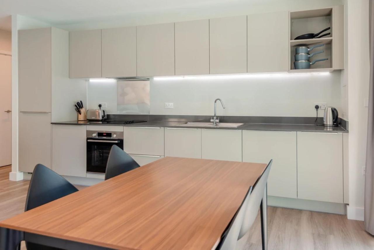 Modern Apartments In Brentford 2 Minutes Walk From Kew Bridge Exterior foto